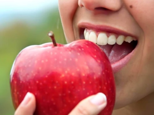 Maçã: saiba o que acontece com o corpo se você comer a fruta todo dia